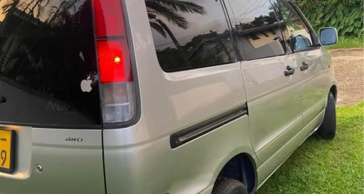 TOYOTA NOAH KR42 2000