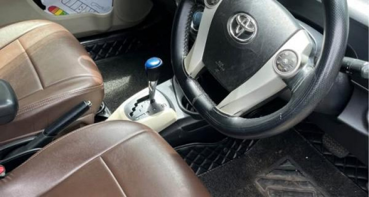 TOYOTA AQUA 2012