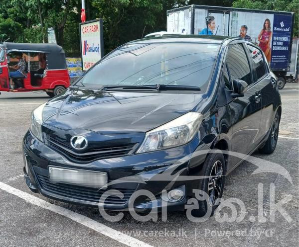 TOYOTA VITZ 2011