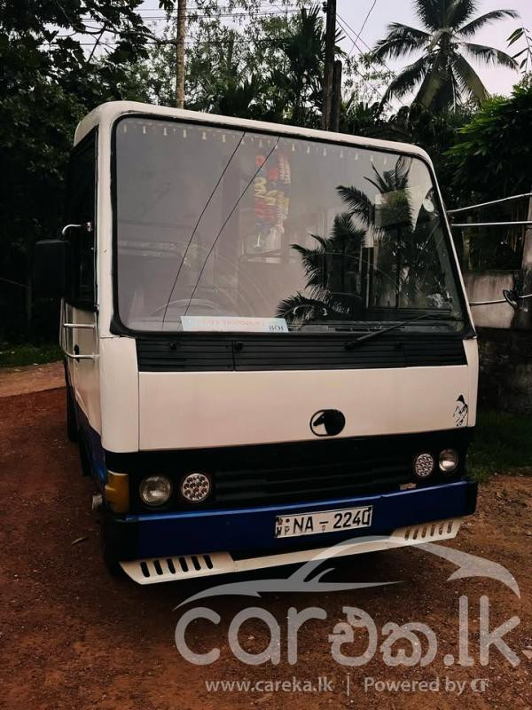 EICHER MOTOR COACH 2005