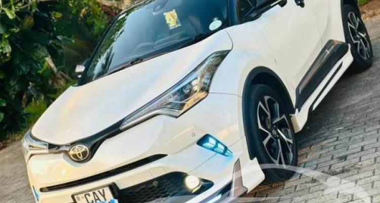 TOYOTA C-HR 2017