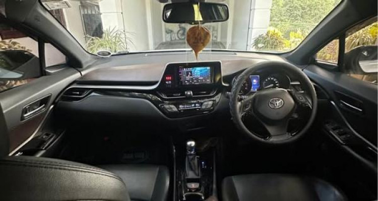 TOYOTA C-HR 2017