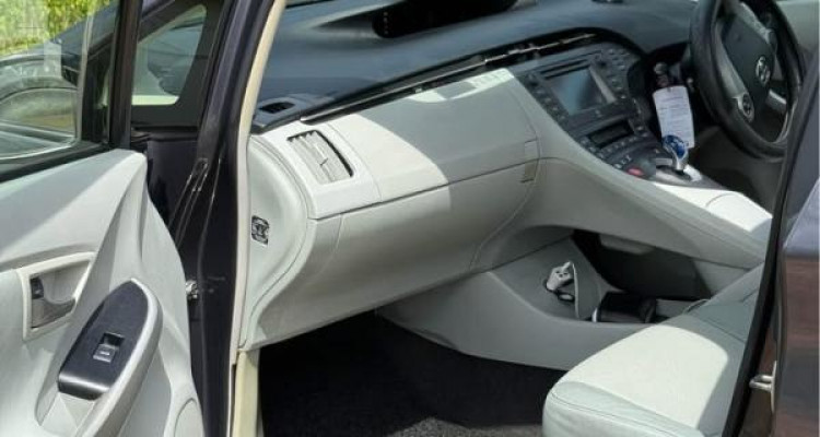 TOYOTA PRIUS 2013