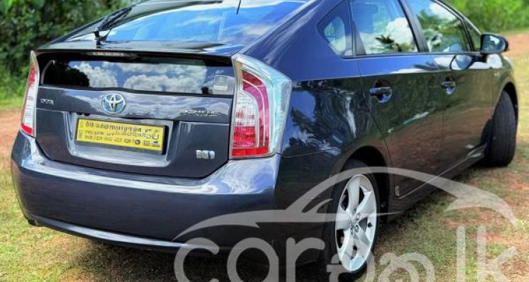TOYOTA PRIUS 2013