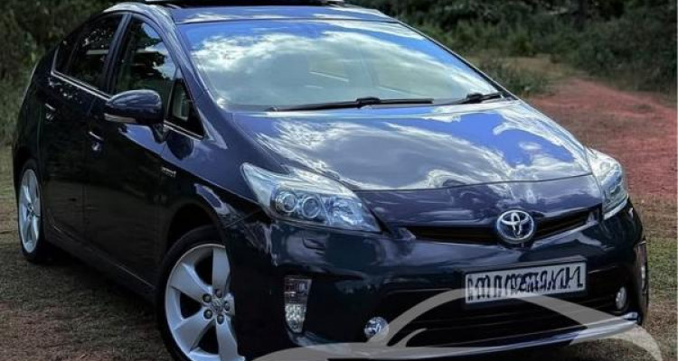TOYOTA PRIUS 2013