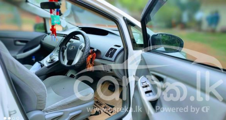 TOYOTA PRIUS 2011