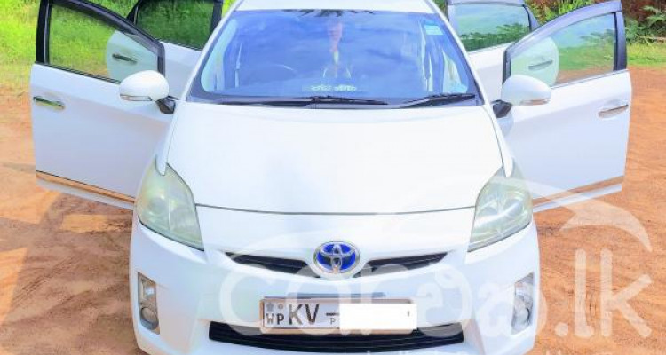 TOYOTA PRIUS 2011