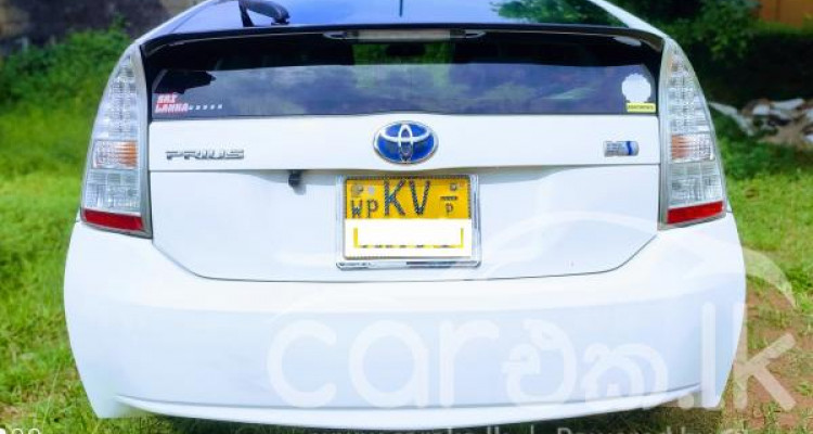 TOYOTA PRIUS 2011