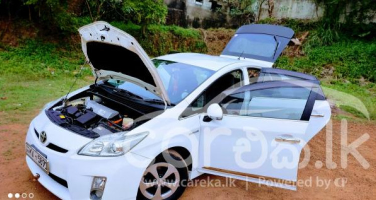 TOYOTA PRIUS 2011