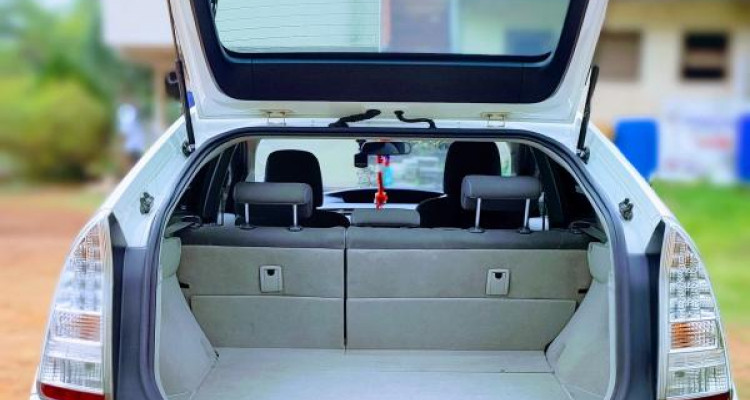 TOYOTA PRIUS 2011