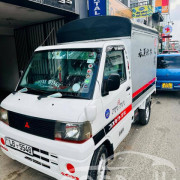 MITSUBISHI MINICAB 2002