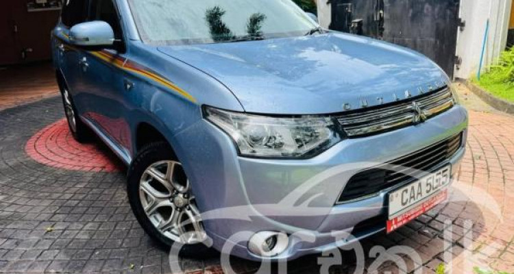 MITSUBISHI OUTLANDER PHEV 2013