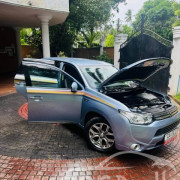 MITSUBISHI OUTLANDER PHEV 2013