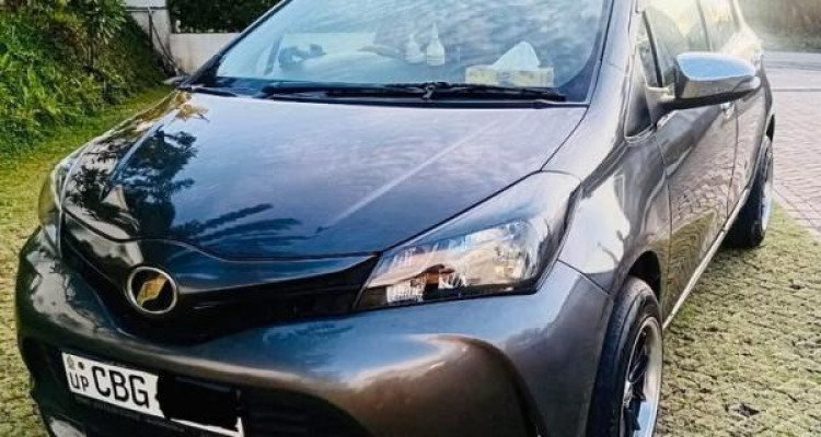 TOYOTA VITZ 2016