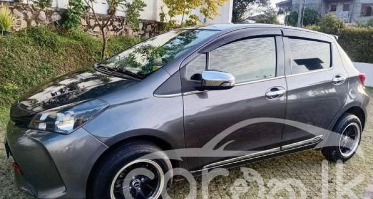 TOYOTA VITZ 2016