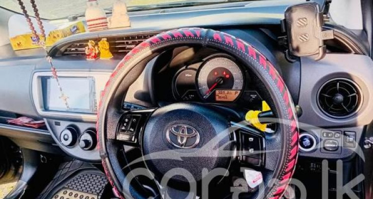 TOYOTA VITZ 2016