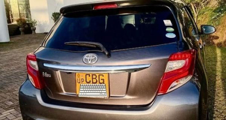 TOYOTA VITZ 2016
