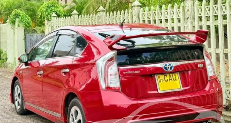 TOYOTA PRIUS 2012
