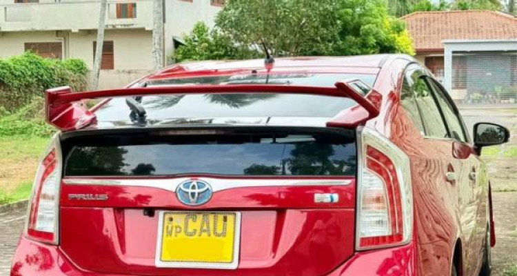 TOYOTA PRIUS 2012