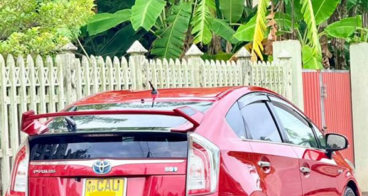 TOYOTA PRIUS 2012