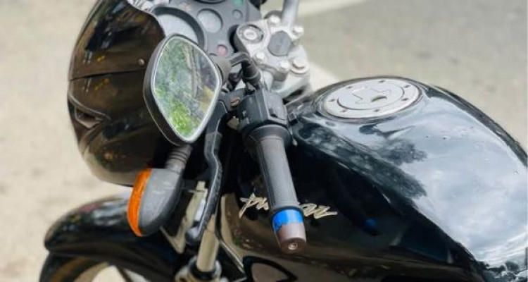 BAJAJ PULSAR 150 2006