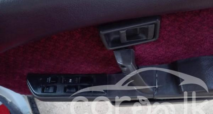 NISSAN TRAD SUNNY 1987