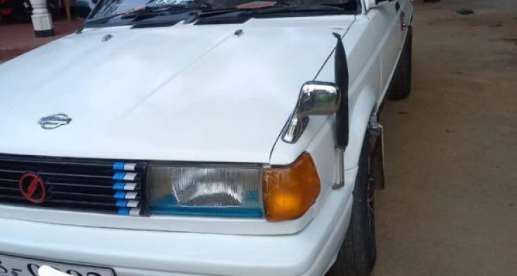 NISSAN TRAD SUNNY 1987