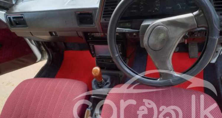 NISSAN TRAD SUNNY 1987