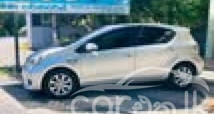 TOYOTA AQUA 2014