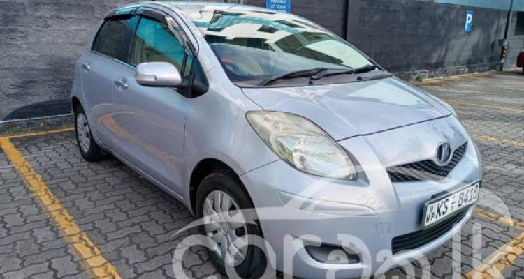 TOYOTA VITZ 2010