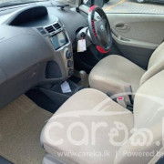 TOYOTA VITZ 2010