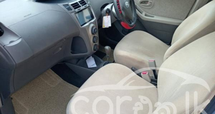 TOYOTA VITZ 2010