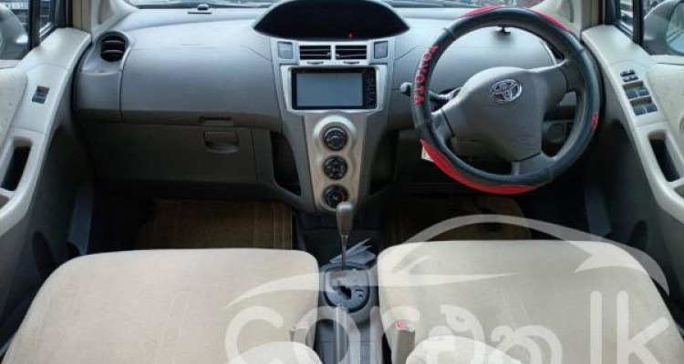 TOYOTA VITZ 2010