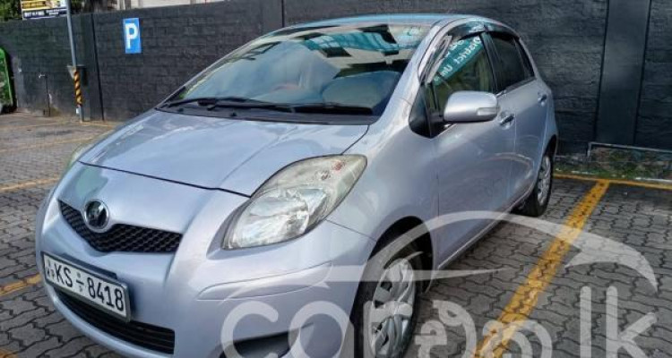 TOYOTA VITZ 2010