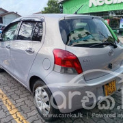 TOYOTA VITZ 2010