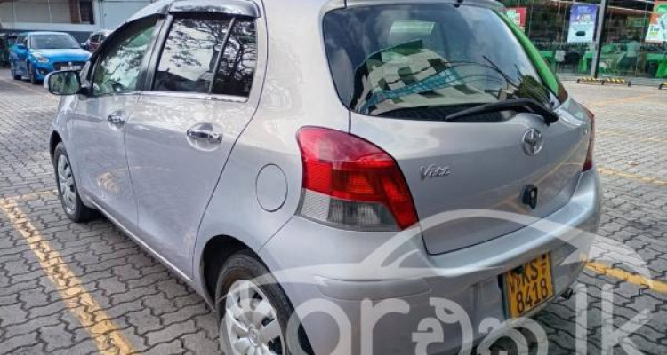 TOYOTA VITZ 2010