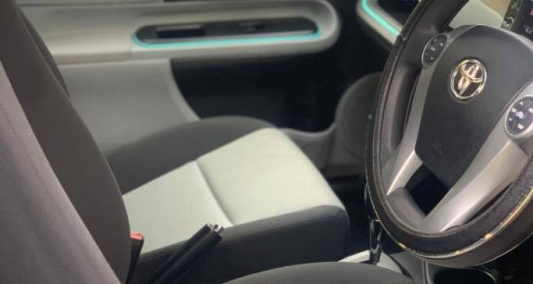 TOYOTA VITZ 2018