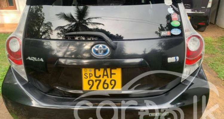 TOYOTA VITZ 2018