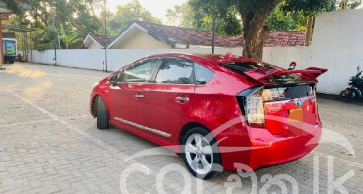 TOYOTA PRIUS 2011