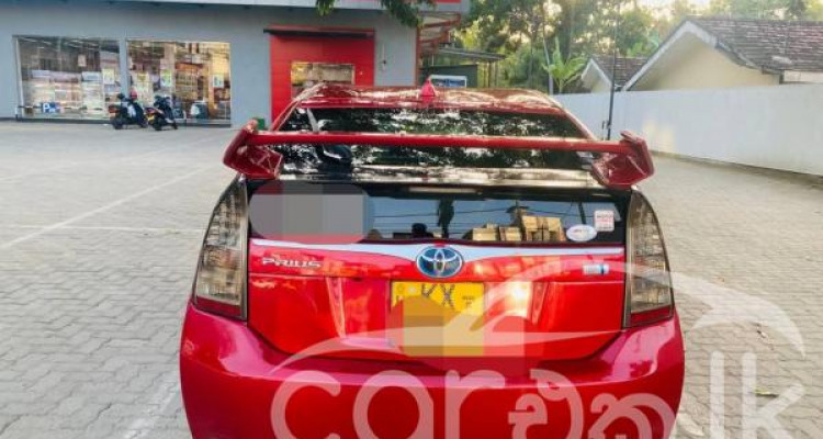 TOYOTA PRIUS 2011
