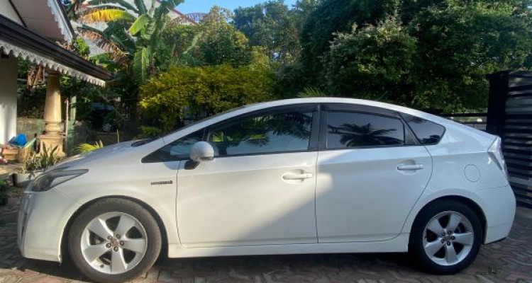 TOYOTA PRIUS 2011