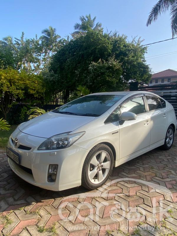 TOYOTA PRIUS 2011