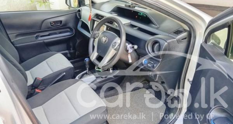 TOYOTA AQUA 2013