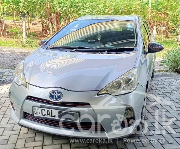 TOYOTA AQUA 2013