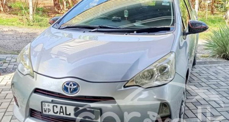 TOYOTA AQUA 2013