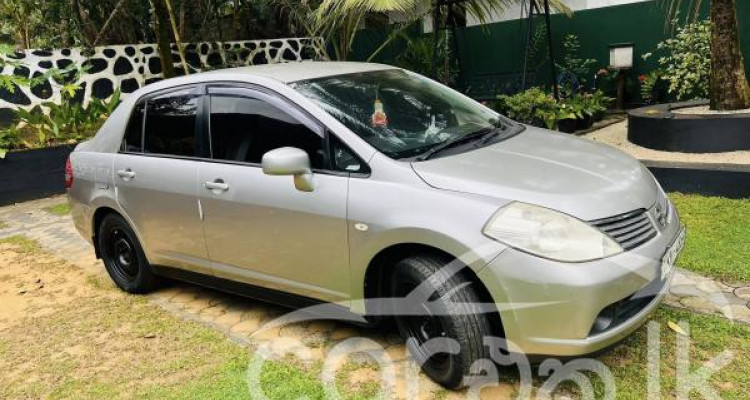 NISSAN TIIDA 2007