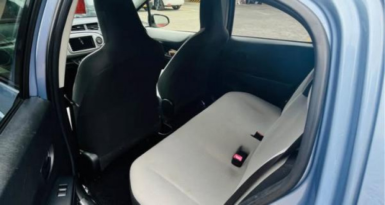TOYOTA VITZ 2013