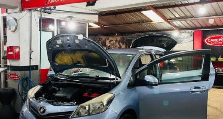 TOYOTA VITZ 2013