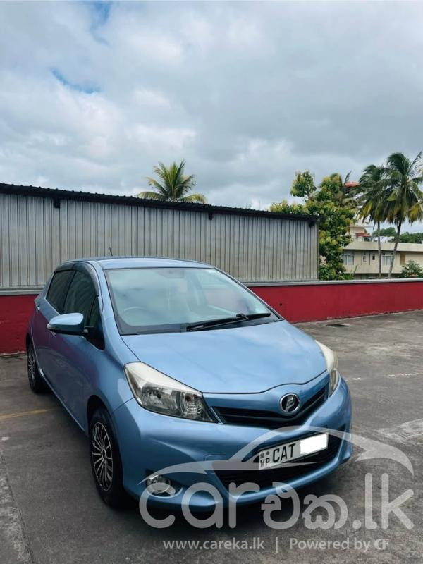 TOYOTA VITZ 2013