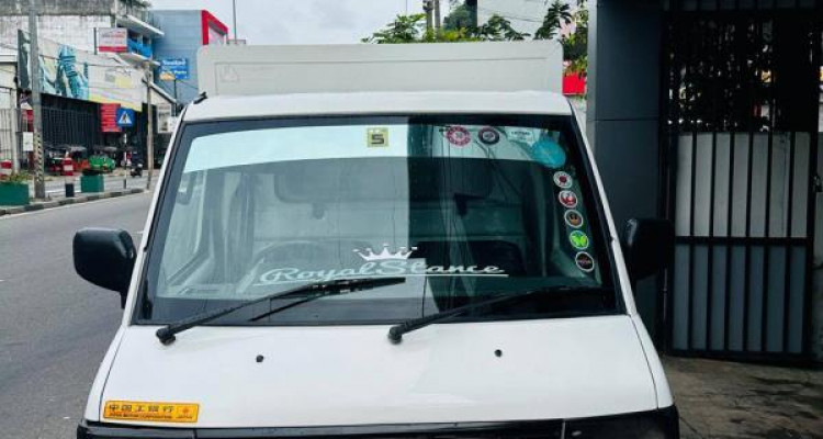 MITSUBISHI MINICAB 2004